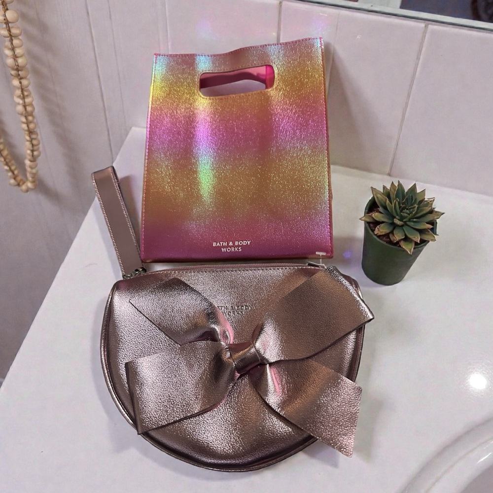 Bath & Body Works Bundle of 2 makeup bag w/ large bow & Gift bag all new